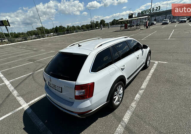 Белый Шкода Октавия Скаут, объемом двигателя 2 л и пробегом 272 тыс. км за 14998 $, фото 13 на Automoto.ua