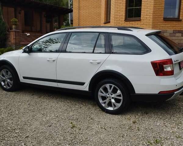 Білий Шкода Octavia Scout, об'ємом двигуна 2 л та пробігом 277 тис. км за 13900 $, фото 10 на Automoto.ua