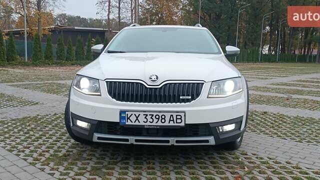 Шкода Октавия Скаут 2015 в Харькове на Automoto.ua Белый Шкода Октавия Скаут, объемом двигателя 1.97 л и пробегом 269 тыс. км за 13699 $, фото 3 на Automoto.ua