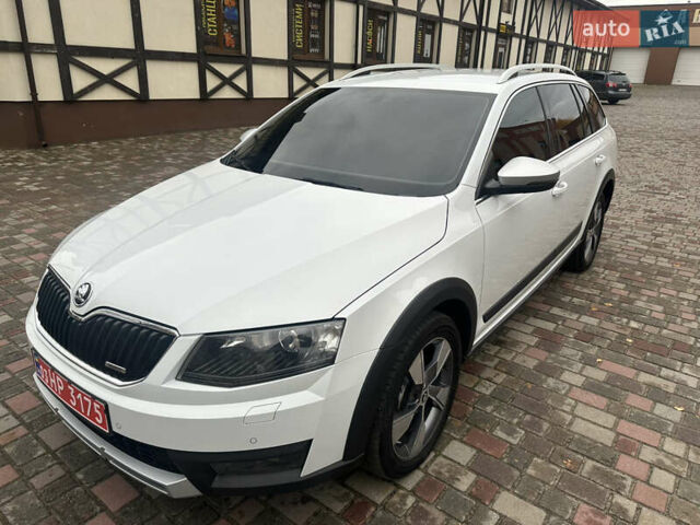 Білий Шкода Octavia Scout, об'ємом двигуна 2 л та пробігом 203 тис. км за 14995 $, фото 2 на Automoto.ua
