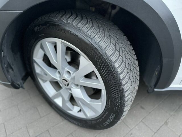 Белый Шкода Октавия Скаут, объемом двигателя 2 л и пробегом 278 тыс. км за 12500 $, фото 3 на Automoto.ua