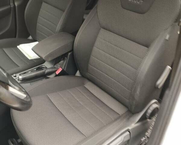 Білий Шкода Octavia Scout, об'ємом двигуна 2 л та пробігом 277 тис. км за 13900 $, фото 23 на Automoto.ua