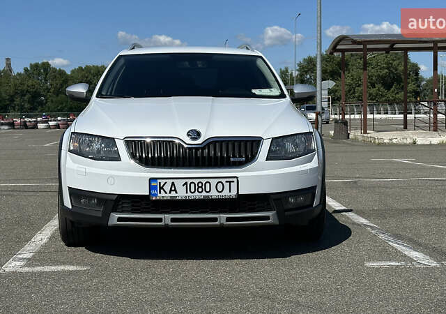 Белый Шкода Октавия Скаут, объемом двигателя 2 л и пробегом 272 тыс. км за 14998 $, фото 9 на Automoto.ua