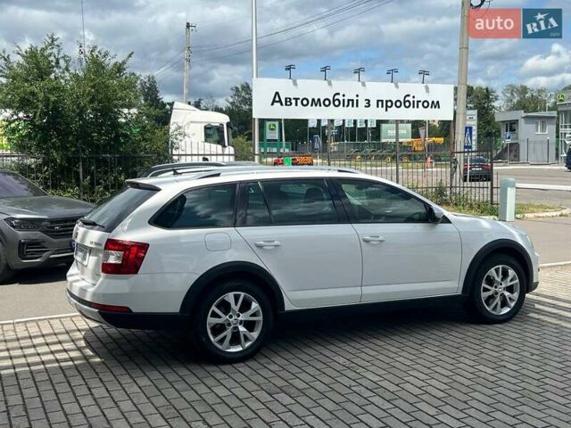 Белый Шкода Октавия Скаут, объемом двигателя 1.97 л и пробегом 222 тыс. км за 17300 $, фото 7 на Automoto.ua