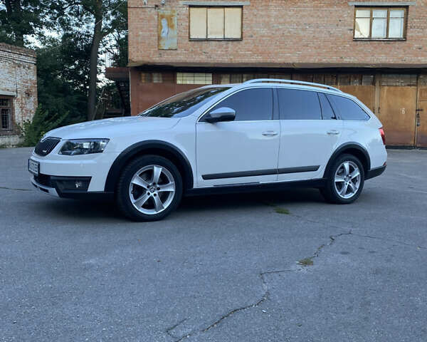 Білий Шкода Octavia Scout, об'ємом двигуна 2 л та пробігом 260 тис. км за 13999 $, фото 10 на Automoto.ua