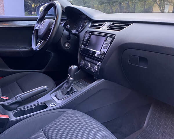 Білий Шкода Octavia Scout, об'ємом двигуна 2 л та пробігом 260 тис. км за 13999 $, фото 16 на Automoto.ua