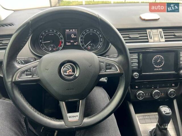 Белый Шкода Октавия Скаут, объемом двигателя 1.97 л и пробегом 222 тыс. км за 17300 $, фото 15 на Automoto.ua
