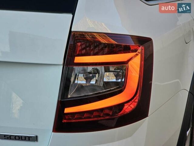 Белый Шкода Октавия Скаут, объемом двигателя 1.97 л и пробегом 185 тыс. км за 19999 $, фото 15 на Automoto.ua