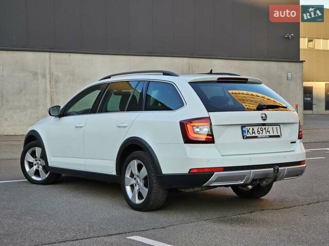 Белый Шкода Октавия Скаут, объемом двигателя 1.97 л и пробегом 185 тыс. км за 19999 $, фото 2 на Automoto.ua