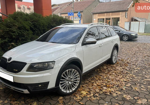 Белый Шкода Октавия Скаут, объемом двигателя 1.97 л и пробегом 267 тыс. км за 16500 $, фото 2 на Automoto.ua