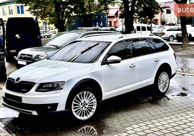 Белый Шкода Октавия Скаут, объемом двигателя 1.97 л и пробегом 267 тыс. км за 16500 $, фото 4 на Automoto.ua