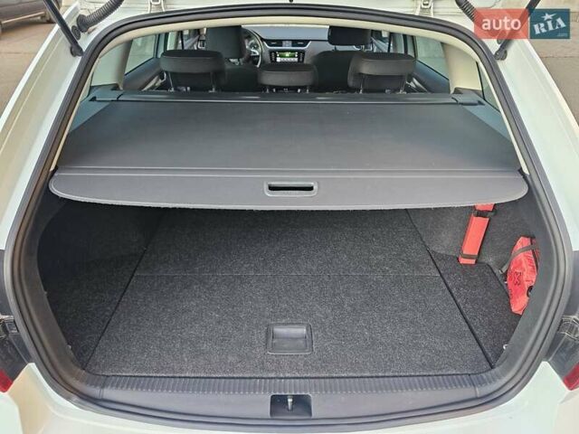 Белый Шкода Октавия Скаут, объемом двигателя 1.97 л и пробегом 185 тыс. км за 19999 $, фото 22 на Automoto.ua