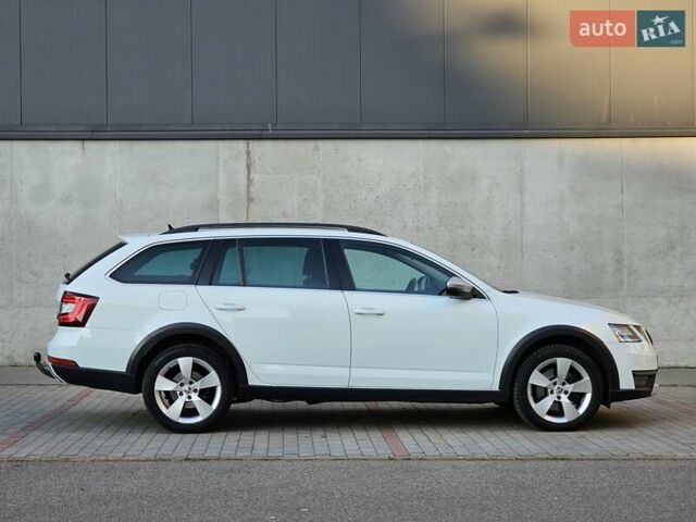 Белый Шкода Октавия Скаут, объемом двигателя 1.97 л и пробегом 185 тыс. км за 19999 $, фото 5 на Automoto.ua
