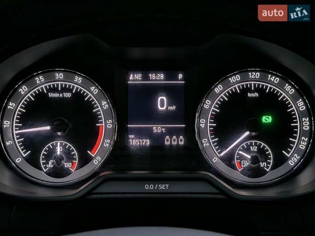 Белый Шкода Октавия Скаут, объемом двигателя 1.97 л и пробегом 185 тыс. км за 19999 $, фото 35 на Automoto.ua