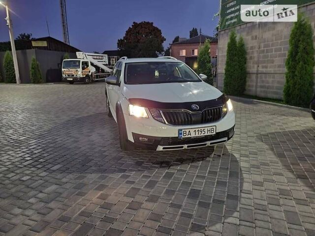 Білий Шкода Octavia Scout, об'ємом двигуна 1.97 л та пробігом 268 тис. км за 15800 $, фото 4 на Automoto.ua