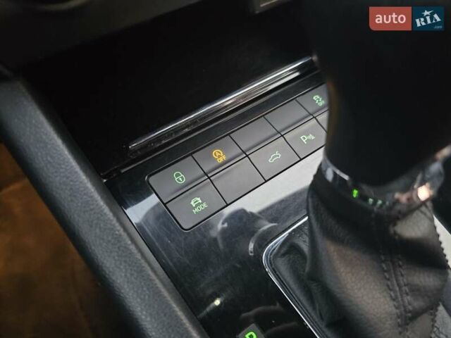 Белый Шкода Октавия Скаут, объемом двигателя 2 л и пробегом 230 тыс. км за 19499 $, фото 62 на Automoto.ua