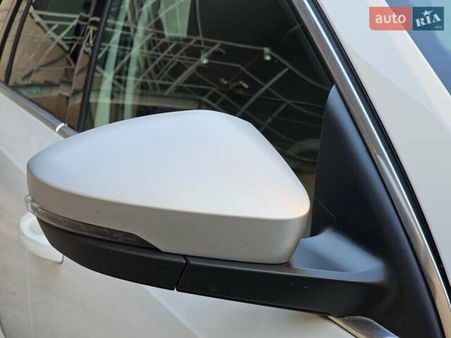 Белый Шкода Октавия Скаут, объемом двигателя 1.97 л и пробегом 185 тыс. км за 19999 $, фото 17 на Automoto.ua