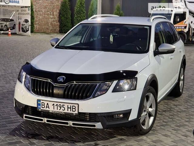 Білий Шкода Octavia Scout, об'ємом двигуна 1.97 л та пробігом 268 тис. км за 15800 $, фото 15 на Automoto.ua
