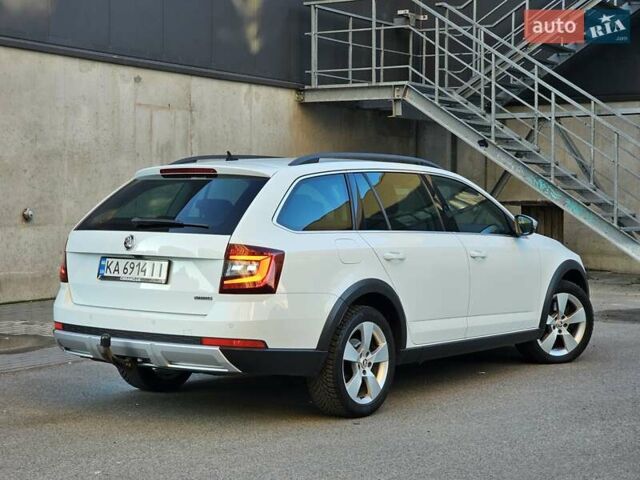 Белый Шкода Октавия Скаут, объемом двигателя 1.97 л и пробегом 185 тыс. км за 19999 $, фото 4 на Automoto.ua