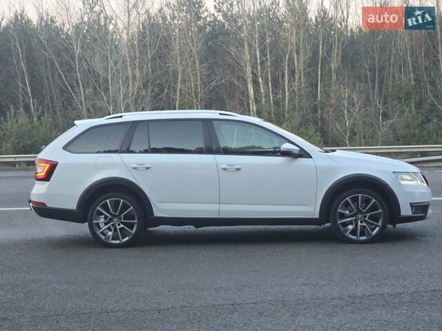 Белый Шкода Октавия Скаут, объемом двигателя 2 л и пробегом 230 тыс. км за 19499 $, фото 9 на Automoto.ua