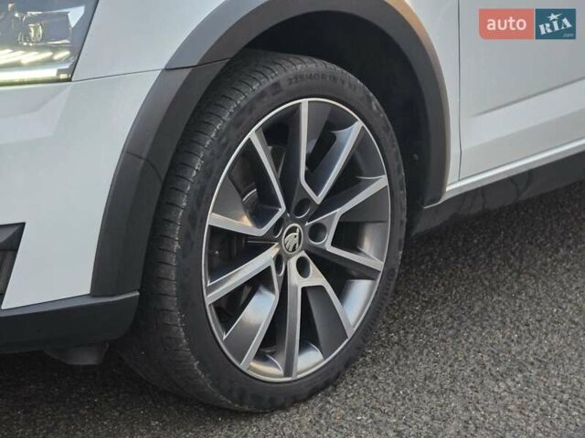 Белый Шкода Октавия Скаут, объемом двигателя 2 л и пробегом 230 тыс. км за 19499 $, фото 16 на Automoto.ua