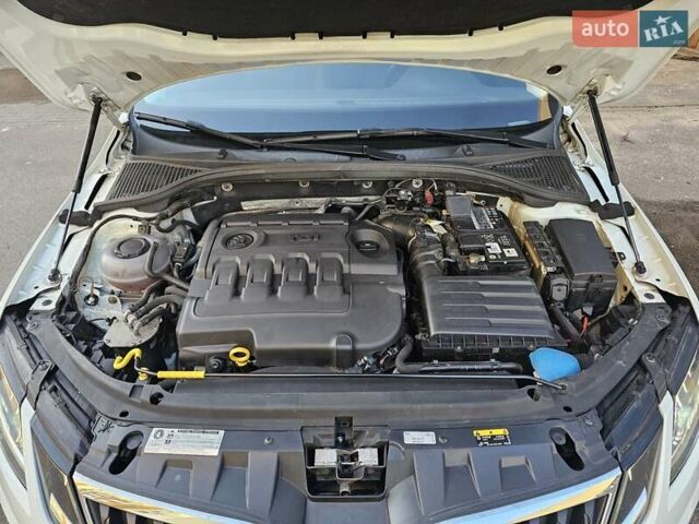 Белый Шкода Октавия Скаут, объемом двигателя 1.97 л и пробегом 185 тыс. км за 19999 $, фото 21 на Automoto.ua