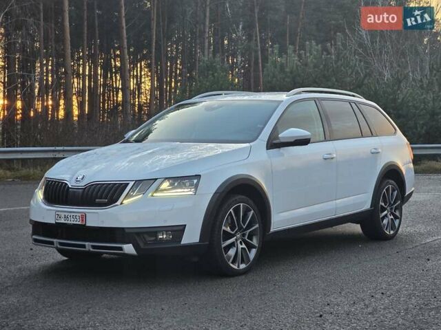 Белый Шкода Октавия Скаут, объемом двигателя 2 л и пробегом 230 тыс. км за 19499 $, фото 1 на Automoto.ua
