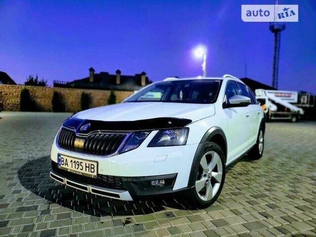 Білий Шкода Octavia Scout, об'ємом двигуна 1.97 л та пробігом 268 тис. км за 15800 $, фото 9 на Automoto.ua