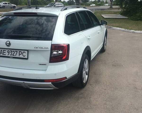 Білий Шкода Octavia Scout, об'ємом двигуна 2 л та пробігом 293 тис. км за 18500 $, фото 2 на Automoto.ua