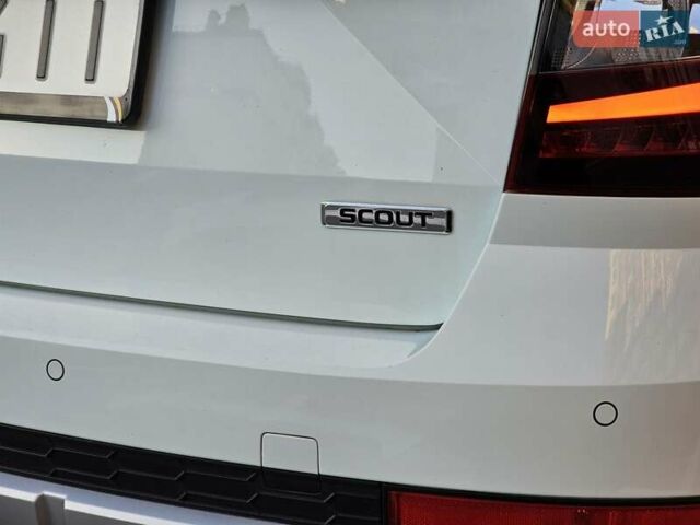 Белый Шкода Октавия Скаут, объемом двигателя 1.97 л и пробегом 185 тыс. км за 19999 $, фото 16 на Automoto.ua