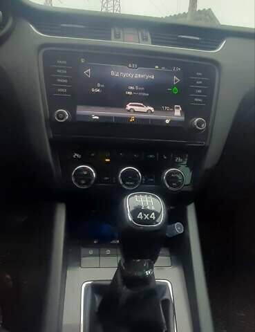 Білий Шкода Octavia Scout, об'ємом двигуна 1.97 л та пробігом 268 тис. км за 15800 $, фото 11 на Automoto.ua