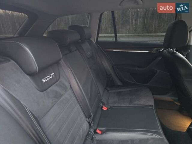 Белый Шкода Октавия Скаут, объемом двигателя 2 л и пробегом 230 тыс. км за 19499 $, фото 42 на Automoto.ua