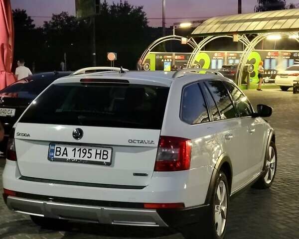 Білий Шкода Octavia Scout, об'ємом двигуна 1.97 л та пробігом 268 тис. км за 15800 $, фото 6 на Automoto.ua