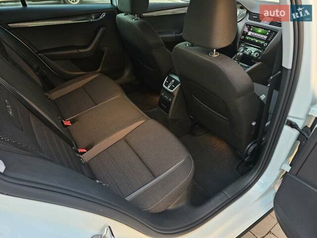 Белый Шкода Октавия Скаут, объемом двигателя 1.97 л и пробегом 185 тыс. км за 19999 $, фото 50 на Automoto.ua