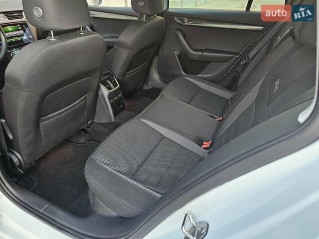 Белый Шкода Октавия Скаут, объемом двигателя 1.97 л и пробегом 185 тыс. км за 19999 $, фото 54 на Automoto.ua