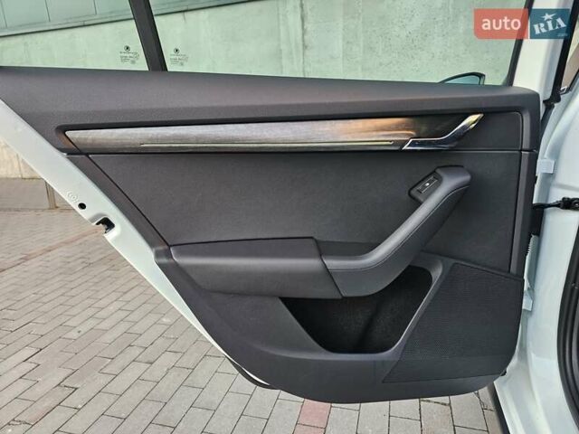 Белый Шкода Октавия Скаут, объемом двигателя 1.97 л и пробегом 185 тыс. км за 19999 $, фото 53 на Automoto.ua