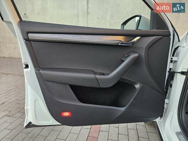 Белый Шкода Октавия Скаут, объемом двигателя 1.97 л и пробегом 185 тыс. км за 19999 $, фото 26 на Automoto.ua