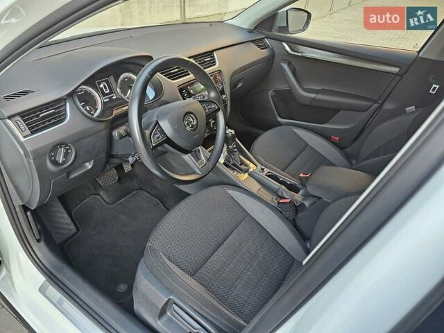 Белый Шкода Октавия Скаут, объемом двигателя 1.97 л и пробегом 185 тыс. км за 19999 $, фото 31 на Automoto.ua