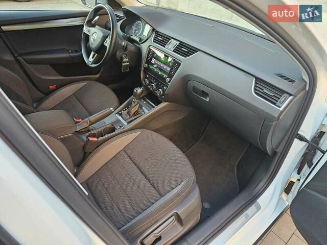 Белый Шкода Октавия Скаут, объемом двигателя 1.97 л и пробегом 185 тыс. км за 19999 $, фото 46 на Automoto.ua