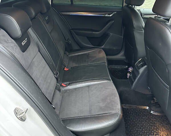 Белый Шкода Октавия Скаут, объемом двигателя 1.97 л и пробегом 198 тыс. км за 16299 $, фото 28 на Automoto.ua