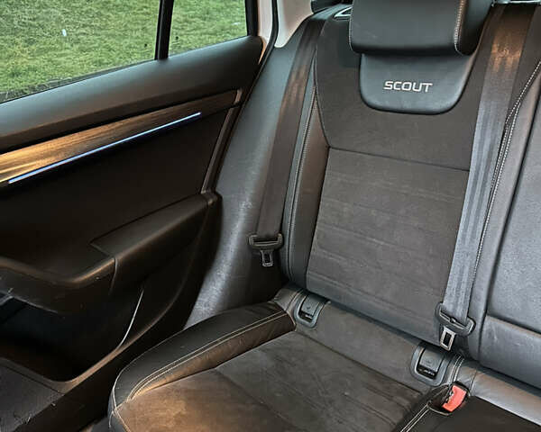 Белый Шкода Октавия Скаут, объемом двигателя 1.97 л и пробегом 198 тыс. км за 16299 $, фото 16 на Automoto.ua