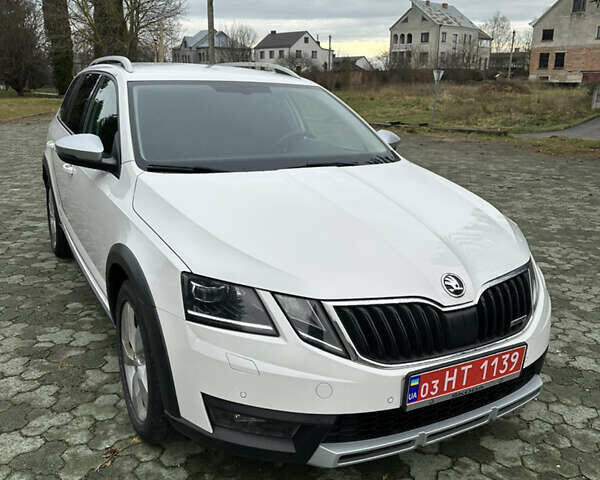 Белый Шкода Октавия Скаут, объемом двигателя 1.97 л и пробегом 198 тыс. км за 16299 $, фото 33 на Automoto.ua