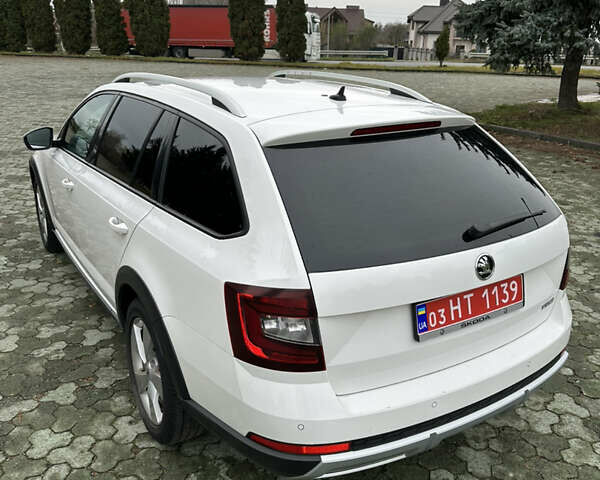 Белый Шкода Октавия Скаут, объемом двигателя 1.97 л и пробегом 198 тыс. км за 16299 $, фото 18 на Automoto.ua