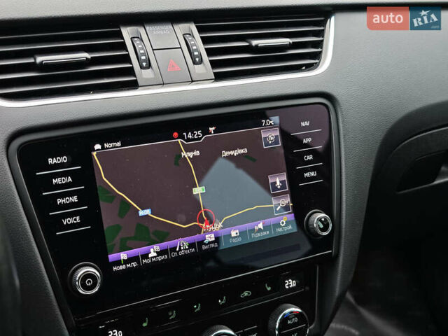 Білий Шкода Octavia Scout, об'ємом двигуна 2 л та пробігом 199 тис. км за 19200 $, фото 36 на Automoto.ua