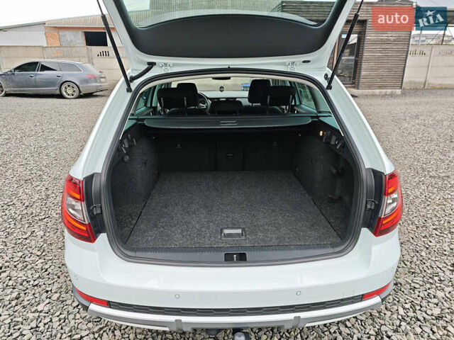 Білий Шкода Octavia Scout, об'ємом двигуна 2 л та пробігом 199 тис. км за 19200 $, фото 51 на Automoto.ua