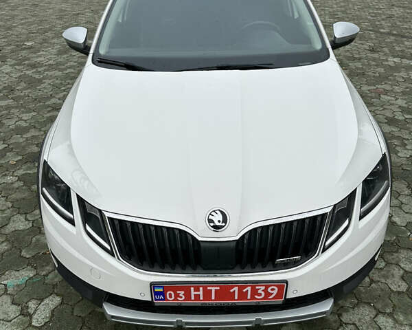 Белый Шкода Октавия Скаут, объемом двигателя 1.97 л и пробегом 198 тыс. км за 16299 $, фото 38 на Automoto.ua
