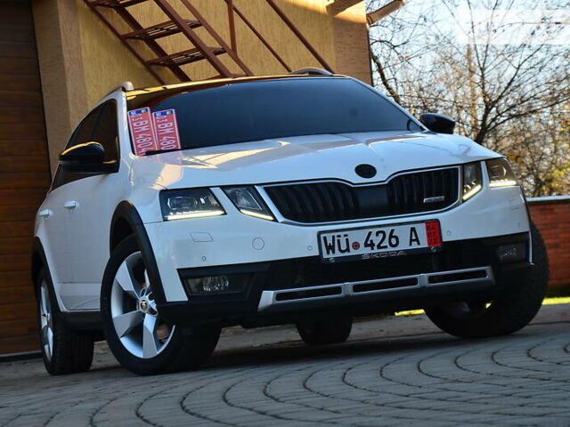 Білий Шкода Octavia Scout, об'ємом двигуна 2 л та пробігом 180 тис. км за 18850 $, фото 23 на Automoto.ua