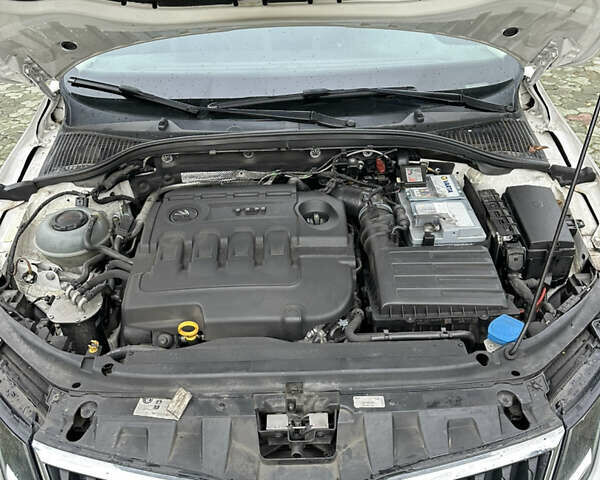 Белый Шкода Октавия Скаут, объемом двигателя 1.97 л и пробегом 198 тыс. км за 16299 $, фото 31 на Automoto.ua