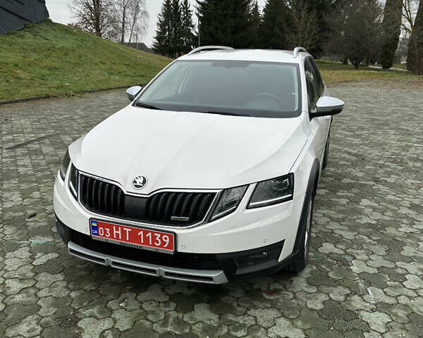 Белый Шкода Октавия Скаут, объемом двигателя 1.97 л и пробегом 198 тыс. км за 16299 $, фото 25 на Automoto.ua
