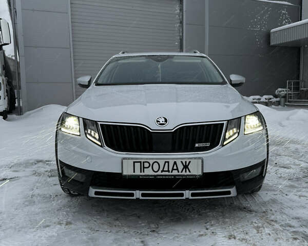 Білий Шкода Octavia Scout, об'ємом двигуна 2 л та пробігом 214 тис. км за 20500 $, фото 59 на Automoto.ua